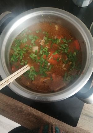 Una foto de Sopa japonesa de miso panceta y verduras