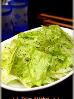 A picture of Lettuce with Salt Sauce.
