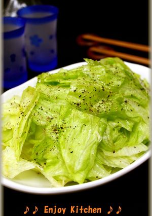 A picture of Lettuce with Salt Sauce.
