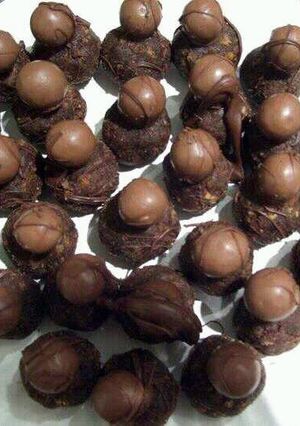 A picture of Chocolate Brownie Snowmen.