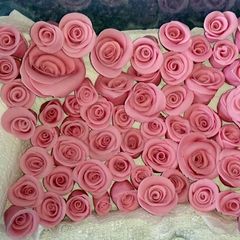 A picture of sugar paste roses.