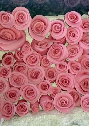 A picture of sugar paste roses.