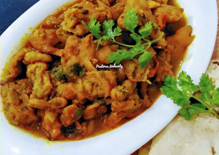 How to Prepare Recipe of Onion Pakoda Curry