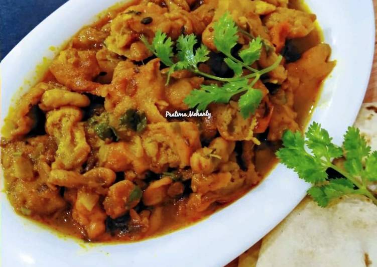 Onion Pakoda Curry