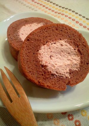 A picture of Swiss Roll Cake in a Frying Pan.