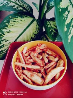 बनाना फ्रेंच फ्राईज (banana french fries recipe in marathi) रेसिपी चे मुख्य फोटो 