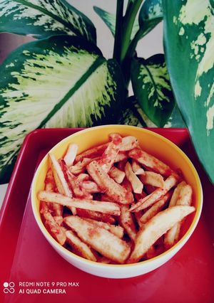 बनाना फ्रेंच फ्राईज (banana french fries recipe in marathi) रेसिपी चे मुख्य फोटो