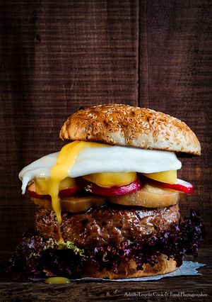 Una foto de Hamburguesa Casera y vegetales
