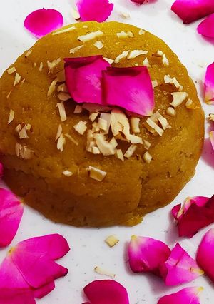 बादाम का हलवा (badam ka halwa recipe in Hindi) रेसिपी मुख्य फोटो