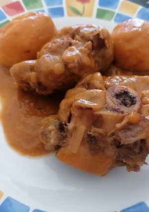 Una foto de Codillo de cerdo en salsa (olla rápida)