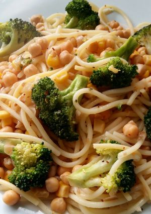 A picture of Vickys Chickpea & Broccoli Spaghetti GF DF EF SF NF.