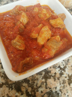 Una foto de Magra con tomate