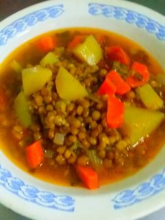 صورة لوصفة شوربة العدس الأسود بالخضار