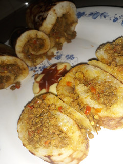 A picture of Sinasir (rice pancake) with minced meat.