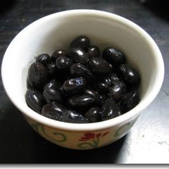 A picture of Macrobiotic: Stewed Kuromame (Remedy for Sore Throats).