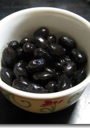 A picture of Macrobiotic: Stewed Kuromame (Remedy for Sore Throats).