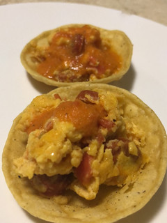 Una foto de Chalupitas de chistorra y huevo