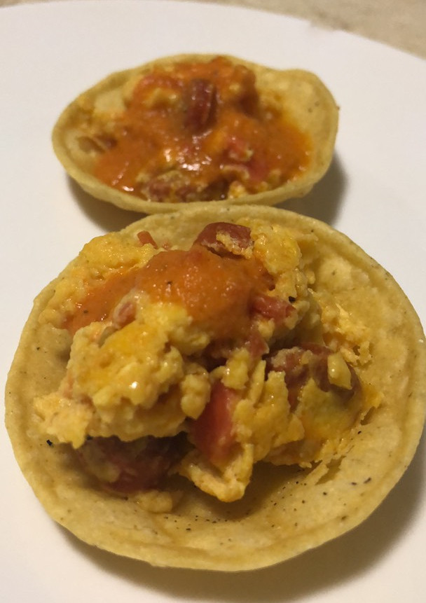 Una foto de Chalupitas de chistorra y huevo