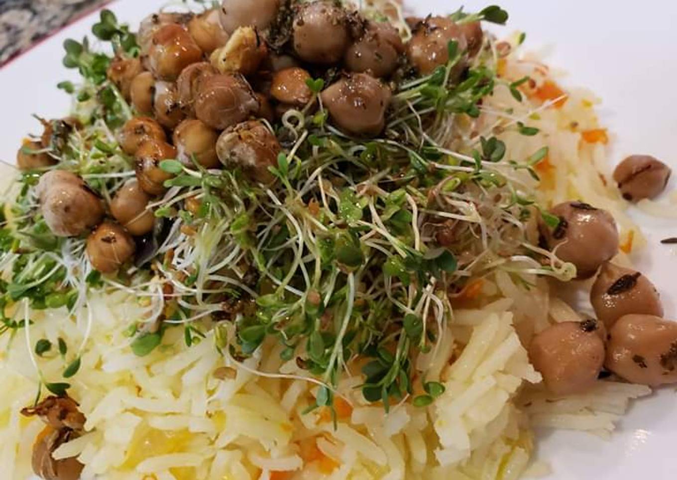 Roasted chickpeas, sprouts and carrot rice