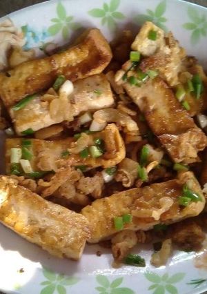 Hình của món Đậu hũ chiên tóp mỡ hành.