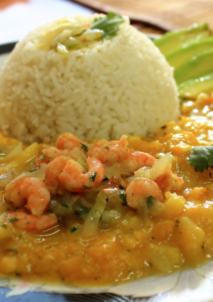 Una foto de Locro con camarones al ajillo