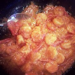 A picture of spicy garlic prawns.