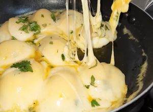 Una foto de Nueva forma de hacer huevos duros con queso y salchichas