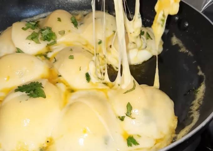 Nueva forma de hacer huevos duros con queso y salchichas Receta de Camila  Natale- Cookpad