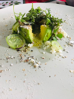 Una foto de Aguacate asado con quelites 🌱🥑🌽🌶