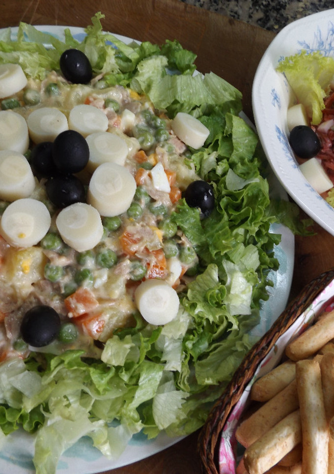 Una foto de Ensaladilla especial con remolacha y palmitos