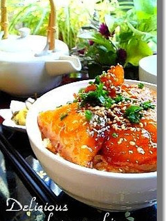 A picture of Yellow-tail fish Rice Bowl with Sweet-Savory Yuzu Pepper Paste.
