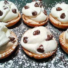A picture of Ray's Mini Chocolate Cream Cannoli.