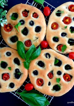 A picture of Mini Tomato Focaccia #summerchallenge1.