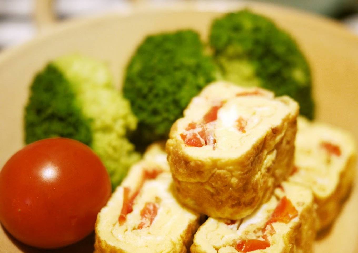Soup Stock Flavored Omelette with Cherry Tomatoes