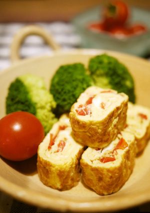 A picture of Soup Stock Flavored Omelette with Cherry Tomatoes.