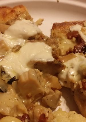 A picture of Grilled Chicken & Bacon with Garlic White Sauce.