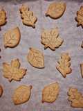 Biscotti foglie d'autunno al caffè
