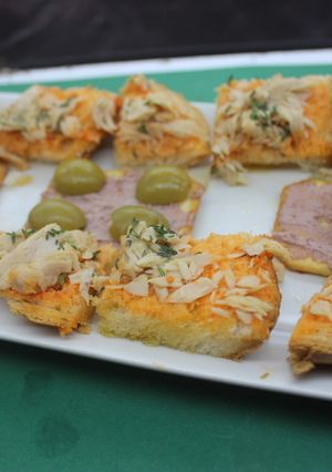 Una foto de Pan con ventresca de atún