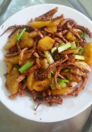 Hình của món Râu mực xào thơm.