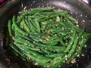 A picture of sautéed green beans