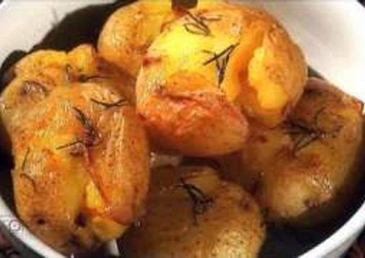 Recipe of Speedy beaten  potatoes (portuguese batatas a murro )