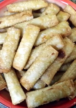A picture of Sweet honey cream cheese roll ups.