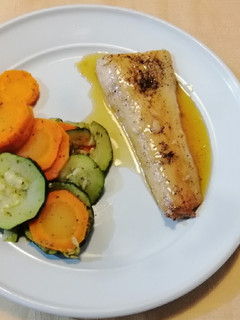 Una foto de Pescado mahi mahi en salsa de mantequilla noisette y limón