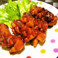 A picture of A Bento Box Gap-Filler! Wiener Sausages with Sauce and Sesame Seeds.