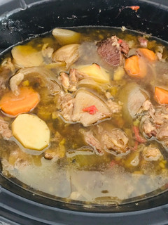 Una foto de Cochezuela en olla de cocción lenta
