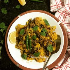 A picture of Phoolkophir Paturi (Cauliflower Dum).