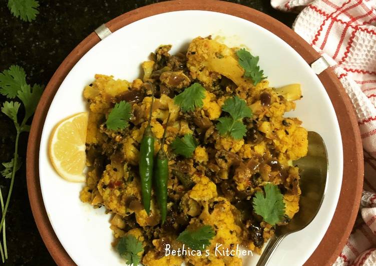 Phoolkophir Paturi (Cauliflower Dum) Phoolkophir Paturi (Cauliflower Dum)