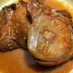 A picture of pork shops in creamy white wine sauce.