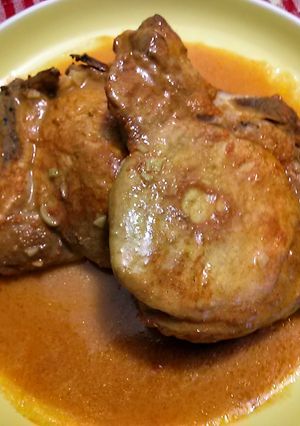A picture of pork shops in creamy white wine sauce.