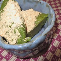 A picture of Cake Flour-Based Matcha Warabi Mochi.